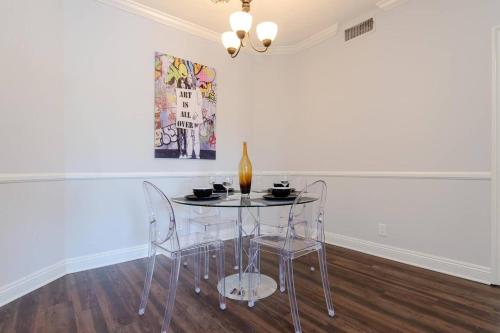 Beverly Hills Adjacent 2-Bedroom Penthouse photo 4