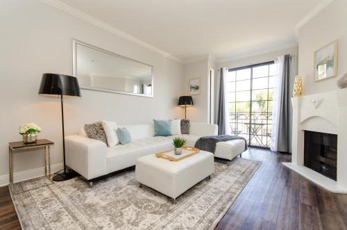 Beverly Hills Adjacent 2-Bedroom Penthouse