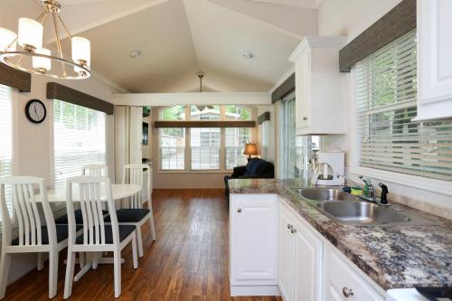 Moody Beach Camping Resort Cottage - Loft thumb 3