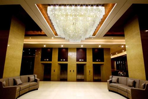 Entrance, Mandarin Plaza Hotel in Cebu City