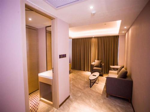 Lavande Hotel Dongguan Houjie Convention Cente Shanmei subway station 