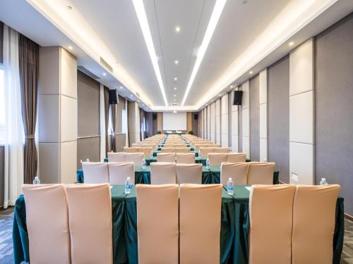 Lavande Hotel Luzhou High-Speed Railway Station Southwest Trading Market