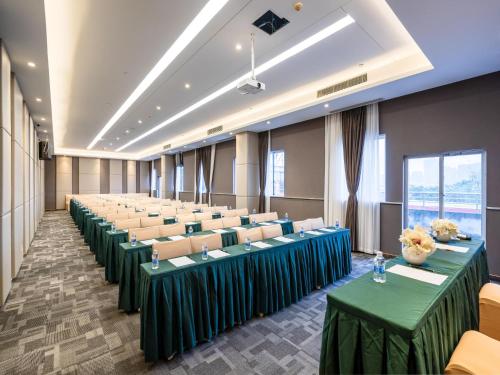 Lavande Hotel Luzhou High-Speed Railway Station Southwest Trading Market