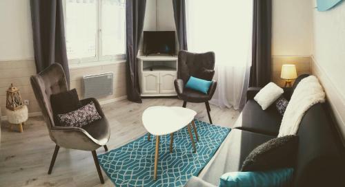 . Proche Hopitaux CALVE - CALOT - TERRASSE -100 m PLAGE -GRAND APPARTEMENT-8 PERS