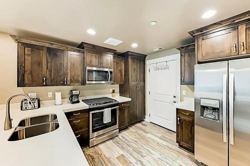 Heber Hideaway Close to Park City - image 3