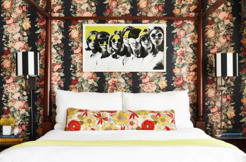 White Swan Inn Room Type - Deluxe Queen Room