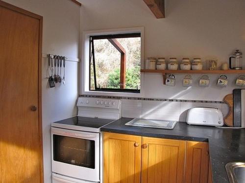 Kitchen, Park Avenue - Ohakune Holiday Home in Ohakune