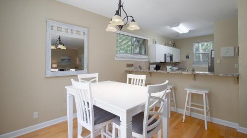 Turnberry 8566 (2G) - 3BR 2.5BA - (10) - image 5
