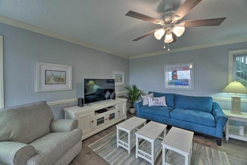 Bright Emerald Isle Condo with Private Beach Access!