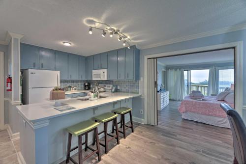 Bright Emerald Isle Condo with Private Beach Access!