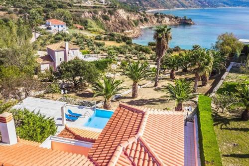  Karavados Villa Sleeps 6 Pool Air Con WiFi in Karavadhos