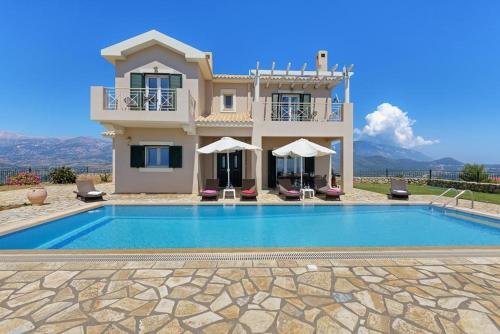  Lassi Villa Sleeps 7 Pool Air Con WiFi in Lassi