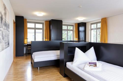 room detail thumbnail 1