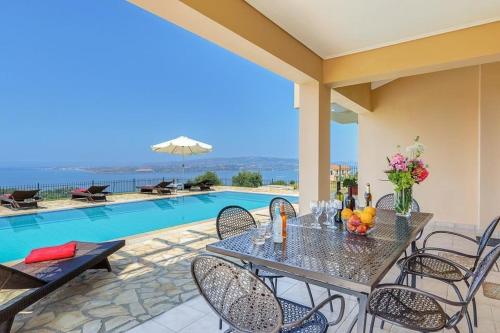  Lassi Villa Sleeps 7 Pool Air Con WiFi in Lassi