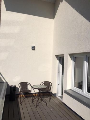 陽台/露台, Gäste und Messezimmer Adelheidsdorf (Gaste und Messezimmer Adelheidsdorf) in 阿德爾海茨多夫