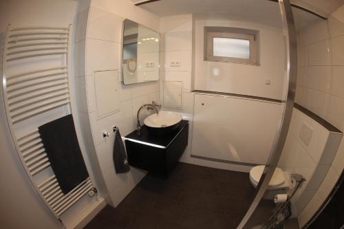 Jessop Haus Room Type - One-Bedroom Apartment 34a - Basement Floor