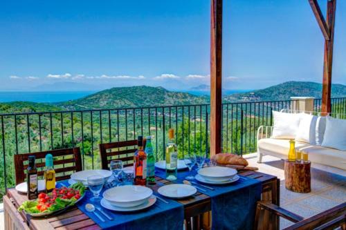  Perachori Villa Sleeps 4 Pool Air Con WiFi, Ferienwohnung in Perakhórion