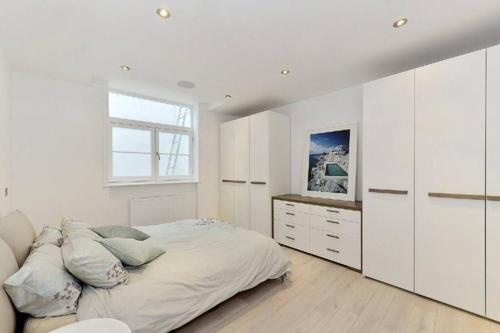 Amazing 2 bedroom free parking. 6-7guests.