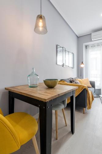 Flaring New Apartment next to Gran Via by Batuecas, Madrid (fotografie 2)