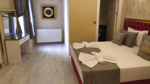 Economy Double Room image 10