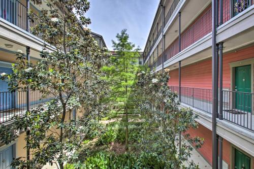 Studio with Balcony half Mile to Tiger Stadium!