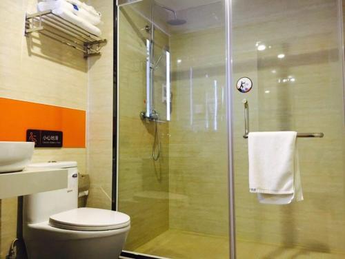 7Days Premium Chengdu East Railway Station Cade Square
