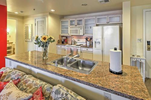 Lake Las Vegas Condo with Balcony, Resort Amenities! in Las Vegas-tó