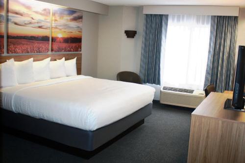 Days Inn by Wyndham Eagan Minnesota Near Mall of America