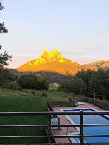 Úszómedence, Hostal Pedraforca in Saldes