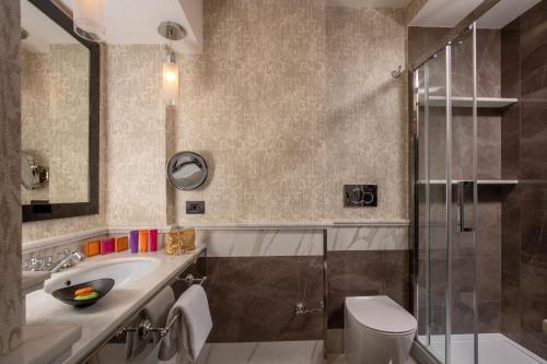 The Inn at the Spanish Steps Luxury Collection - Mario De' Fiori Suite, Rome (photo 9)