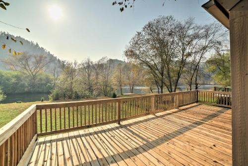 Peaceful Reliance Cabin w/ Deck on Hiwassee River! in Austral (TN)