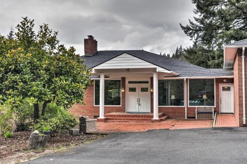 . Charming Kelso Home w/ Proximity to Cowlitz River!
