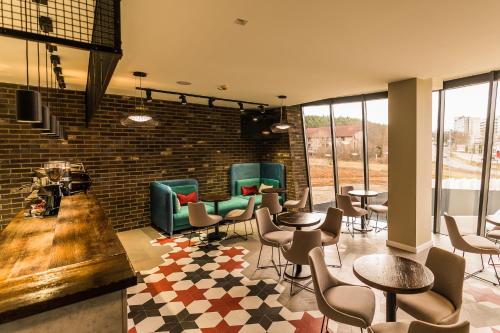 Bar/ Salón, Hotel Aventus in Baile Felix