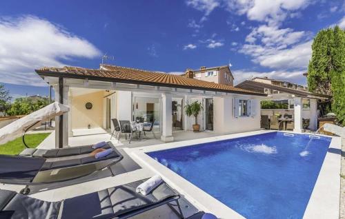  Zbandaj Villa Sleeps 7 Pool Air Con WiFi in 52440 Žbandaj