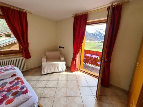 Apartment with Mountain View image 6