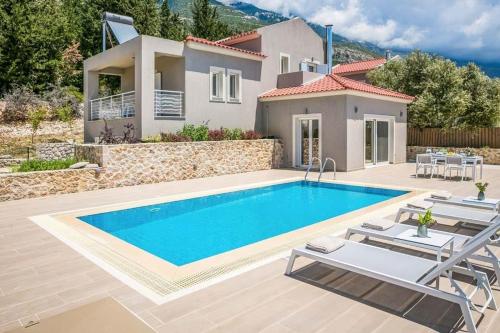  Lourdata Villa Sleeps 5 Pool Air Con WiFi, Ferienwohnung in Lourdata