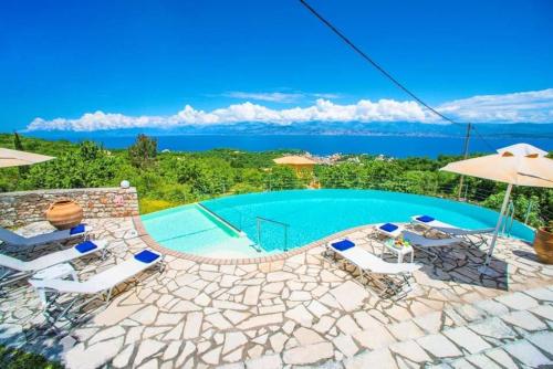  Lithiasmenos Villa Sleeps 6 Pool Air Con WiFi in Kelliá
