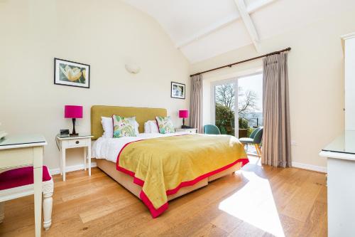 1 queen bed