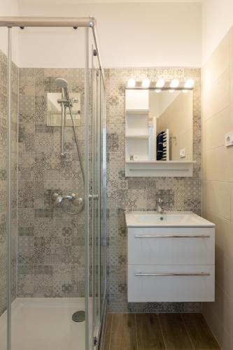 Downtown Elegance by Liberty Bridge - 90m2