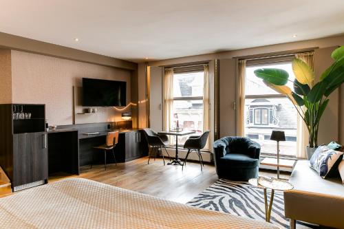 Brasss Hotel Suites - image 2