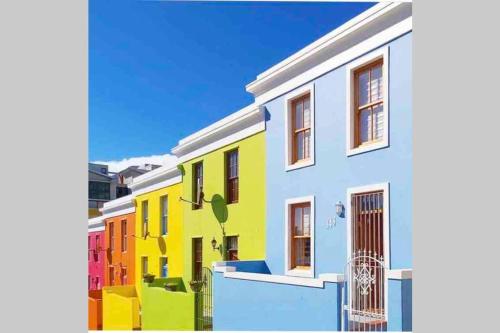 City Center Executive Penthouse with magnificent mountains and Bo Kaap views
