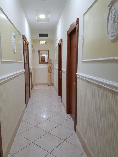 Hotel Mirage - image 2