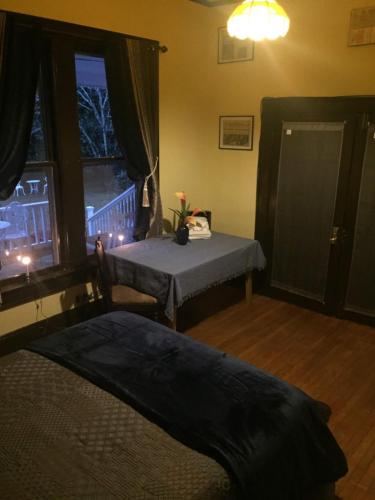 Whole Hearts Bed and Breakfast LLC - image 8