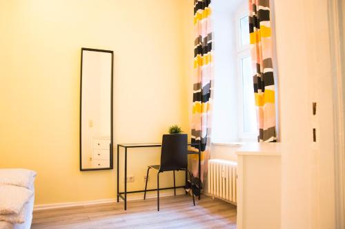 Berlin Mitte 4 BR apartment with A/C 24/7 check-in