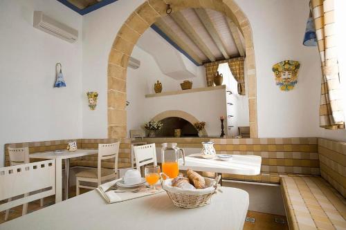 Food and beverages, Hotel Villa Fanusa in Riserva Naturale