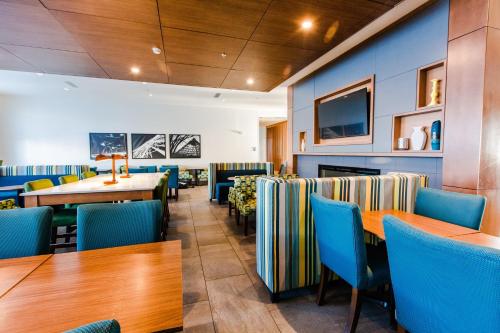 طعام و مشروبات, Holiday Inn Express & Suites West Edmonton-Mall Area By IHG in Edmonton (AB)