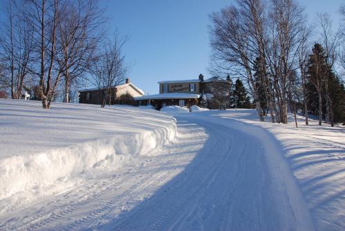 Ieeja, Auberge la Rosepierre bistro Henri in Grandes-Bergeronnes (QC)