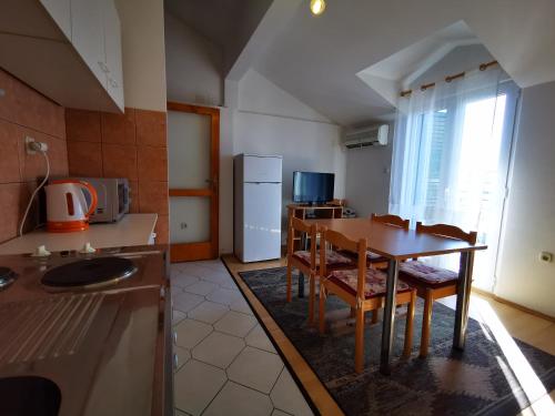  Apartments Alač in Drvenik
