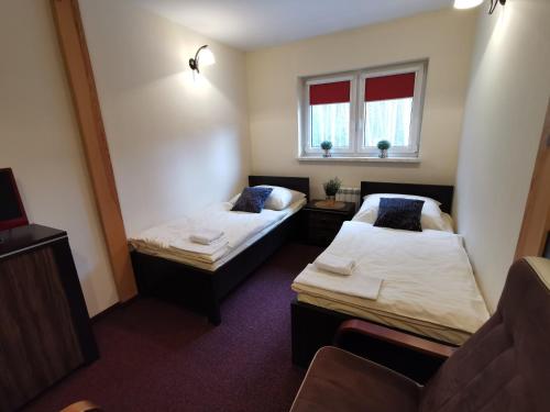 2 twin beds