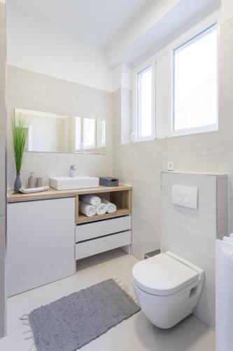 150sqm Main Square Apt!-4 Units-Great for Groups! - image 12